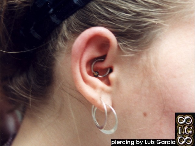 anti tragus piercings. Anti-Tragus: A piercinget